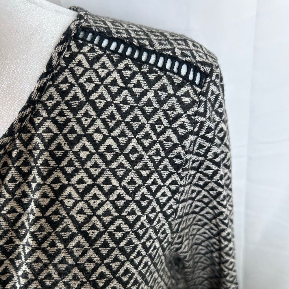 Lucky Brand Linen Blend Diamond Print Blouse Women’s Small Black Beige V-Neck - Picture 3 of 6